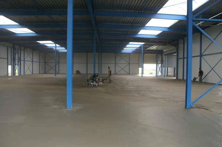 Afgewerkte bedrijfsvloer in beton